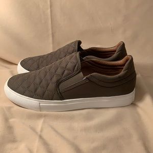 Steve Madden olive green shoes. Size:7.5